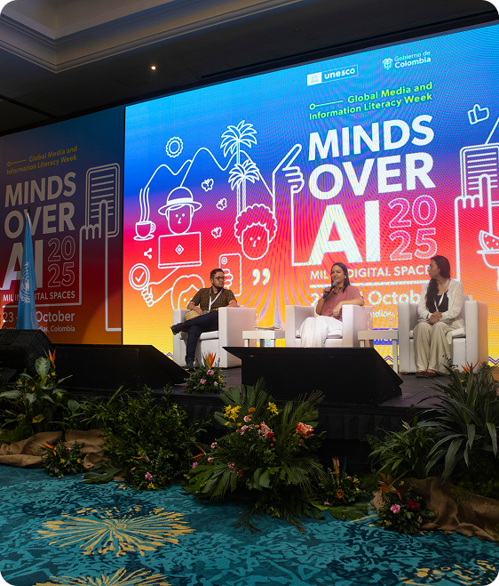 Línea de tiempo de la trayectoria de La Lupa Curiosa desde 2021, destacando su evolución como proyecto de alcance internacional y miembro de la UNESCO