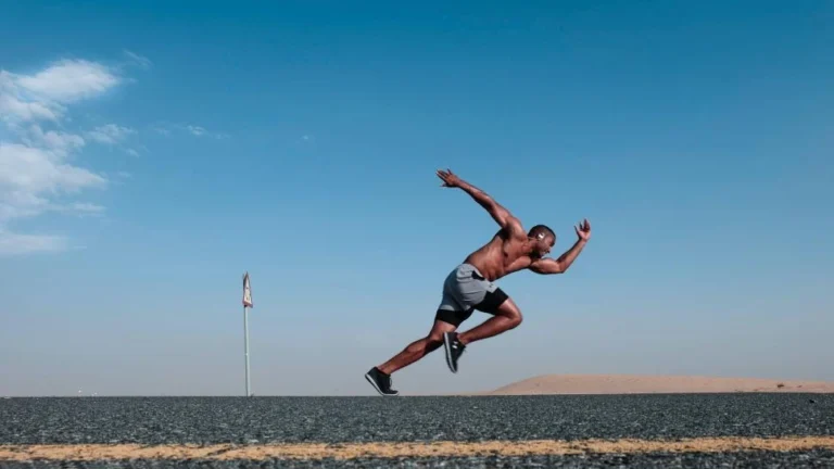 Entrenamiento de atletas de alto rendimiento basado en ciencia deportiva, nutrición, psicología y preparación física