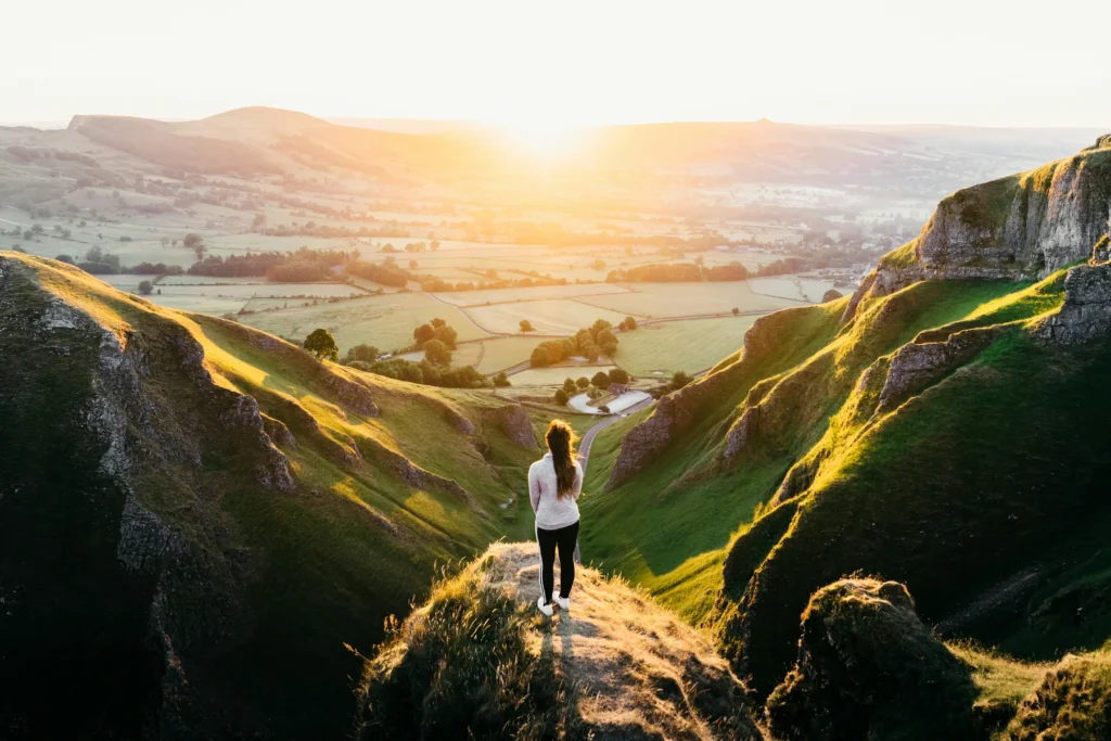 Wanderlust es una palabra alemana que expresa el deseo profundo de viajar, explorar el mundo y descubrir nuevos lugares